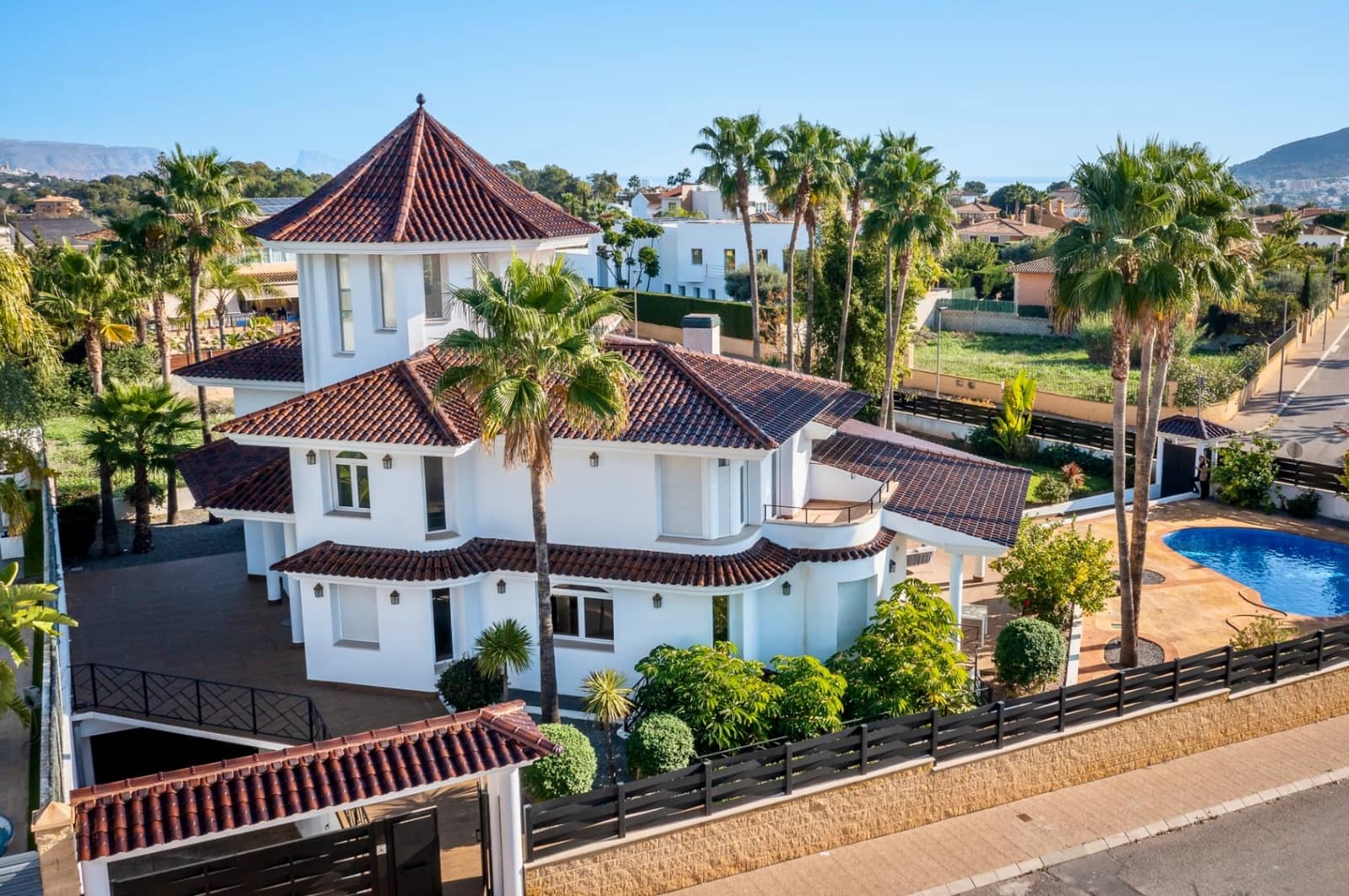 Chalet de 5 habitaciones en Alfaz del Pi / L'Alfàs del Pi en venta con piscina garaje - 1.600.000 € (Ref: 9328415)