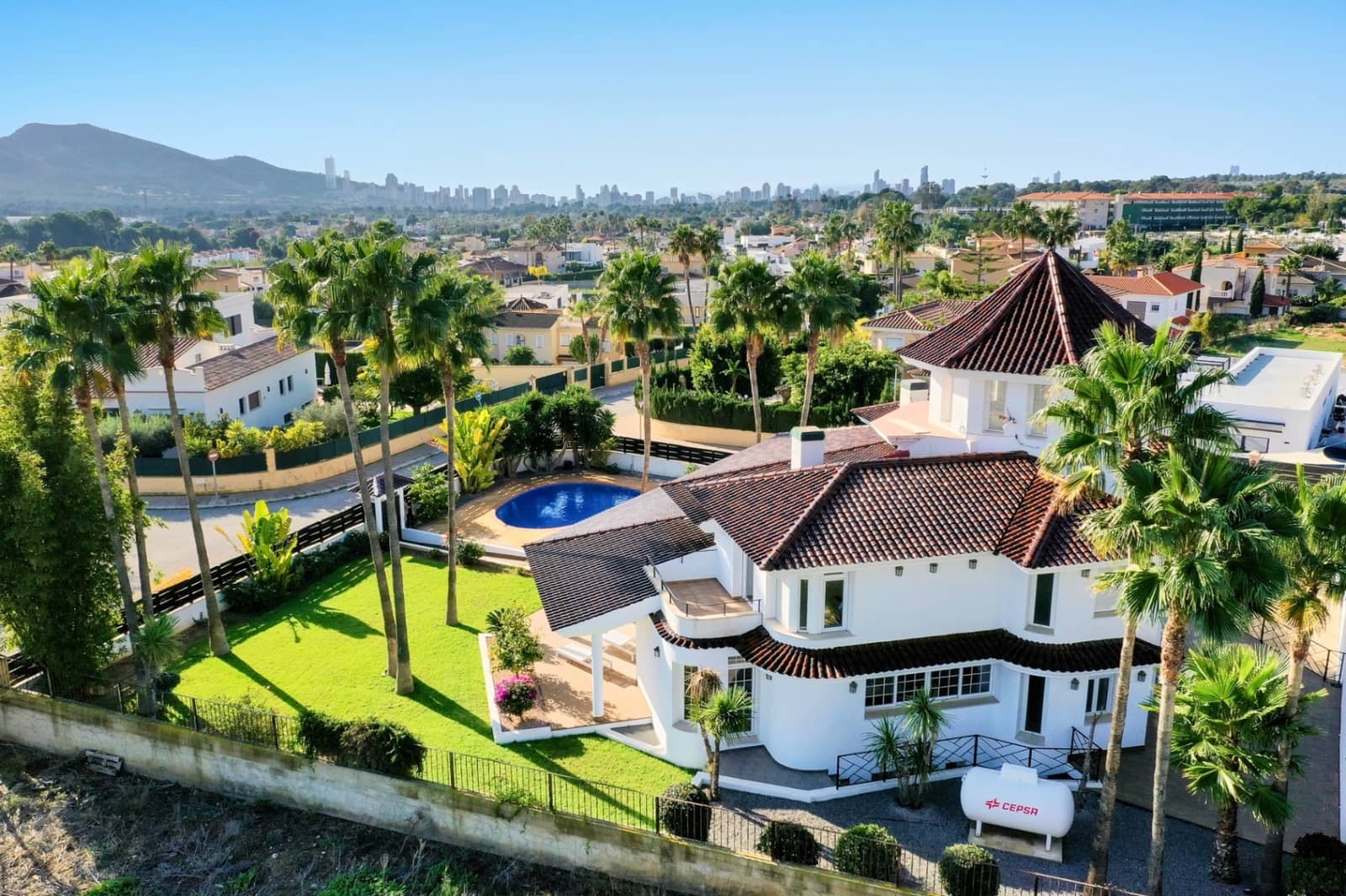 Chalet de 5 habitaciones en Alfaz del Pi / L'Alfàs del Pi en venta con piscina garaje - 1.600.000 € (Ref: 9328415)