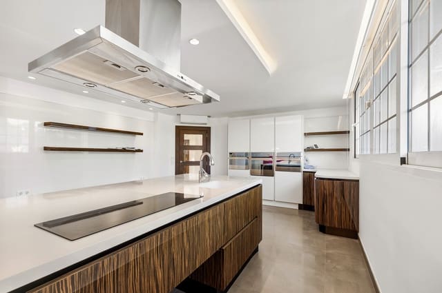 Chalet de 5 habitaciones en Alfaz del Pi / L'Alfàs del Pi en venta con piscina garaje - 1.600.000 € (Ref: 9328415)