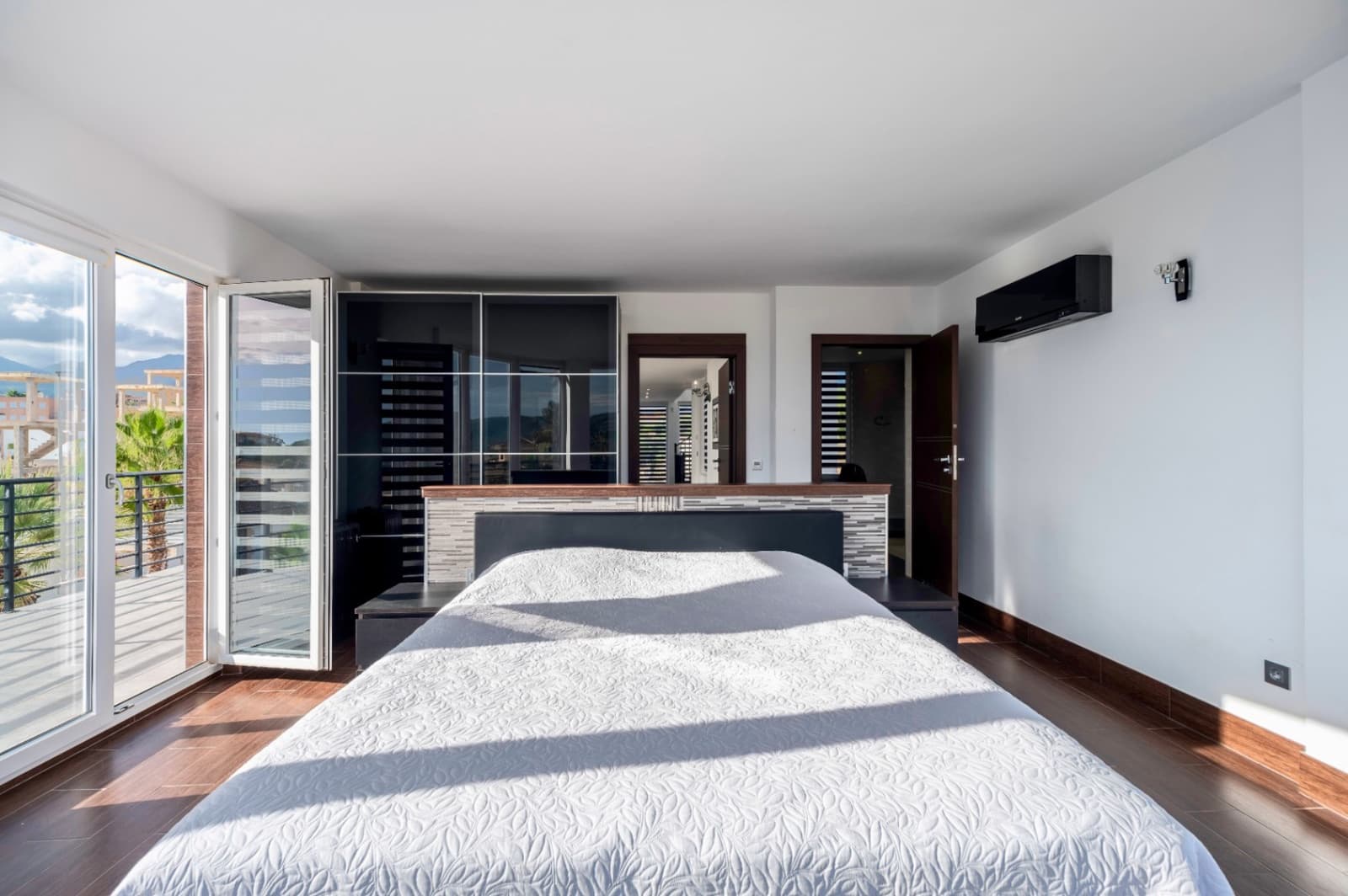 Chalet de 7 habitaciones en Alfaz del Pi / L'Alfàs del Pi en venta con piscina garaje - 1.290.000 € (Ref: 9328420)