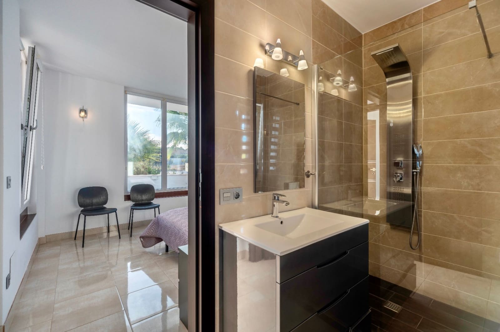 Chalet de 7 habitaciones en Alfaz del Pi / L'Alfàs del Pi en venta con piscina garaje - 1.290.000 € (Ref: 9328420)