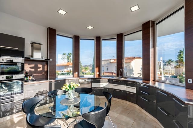 Chalet de 7 habitaciones en Alfaz del Pi / L'Alfàs del Pi en venta con piscina garaje - 1.290.000 € (Ref: 9328420)