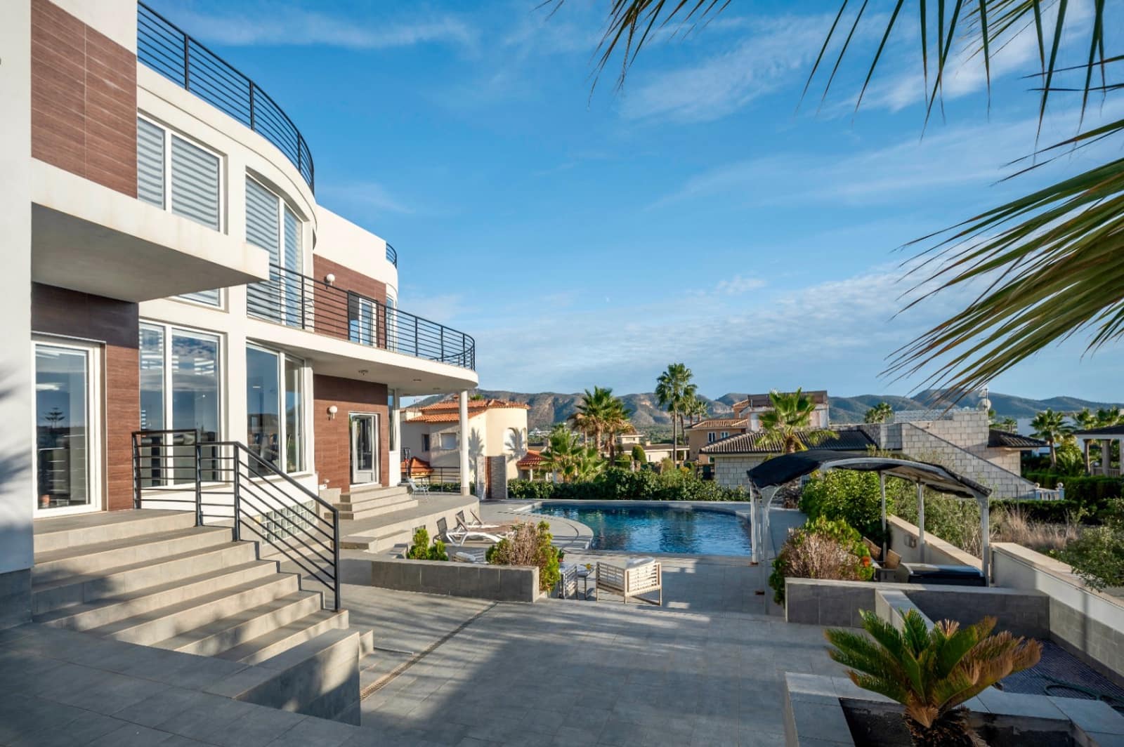 Chalet de 7 habitaciones en Alfaz del Pi / L'Alfàs del Pi en venta con piscina garaje - 1.290.000 € (Ref: 9328420)