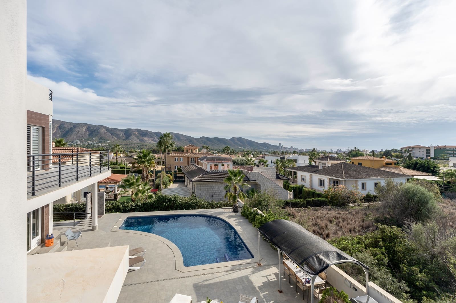 Chalet de 7 habitaciones en Alfaz del Pi / L'Alfàs del Pi en venta con piscina garaje - 1.290.000 € (Ref: 9328420)