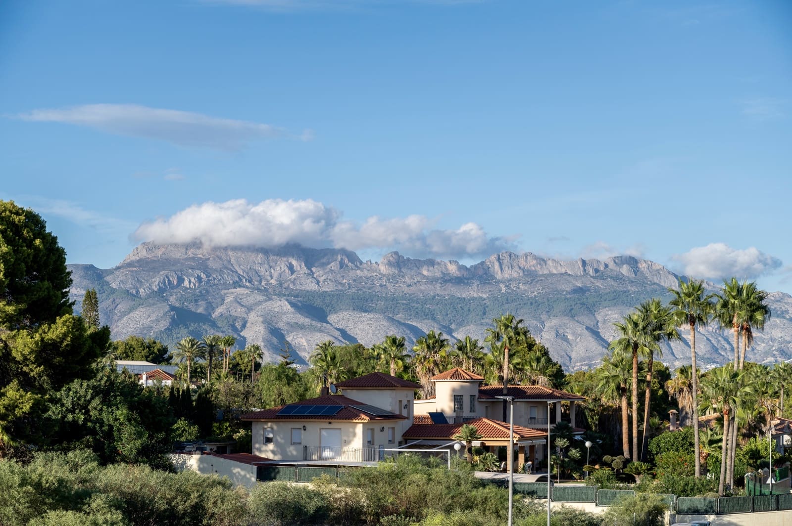 Chalet de 7 habitaciones en Alfaz del Pi / L'Alfàs del Pi en venta con piscina garaje - 1.290.000 € (Ref: 9328420)