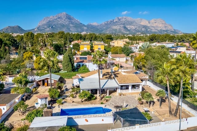 5 soveværelse Villa til salg i Alfaz del Pi / L'Alfàs del Pi med swimmingpool garage - € 450.000 (Ref: 9328422)