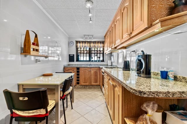 5 soveværelse Villa til salg i Alfaz del Pi / L'Alfàs del Pi med swimmingpool garage - € 450.000 (Ref: 9328422)