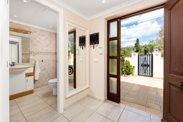 Chalet de 6 habitaciones en Alfaz del Pi / L'Alfàs del Pi en venta con piscina garaje - 725.000 € (Ref: 9328425)