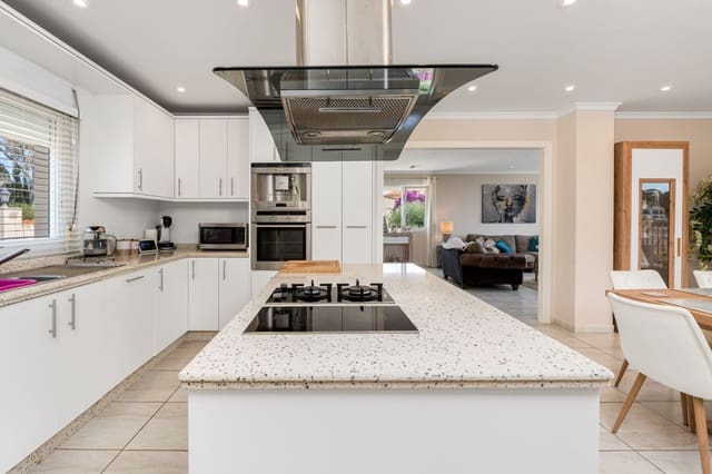 Chalet de 6 habitaciones en Alfaz del Pi / L'Alfàs del Pi en venta con piscina garaje - 725.000 € (Ref: 9328425)