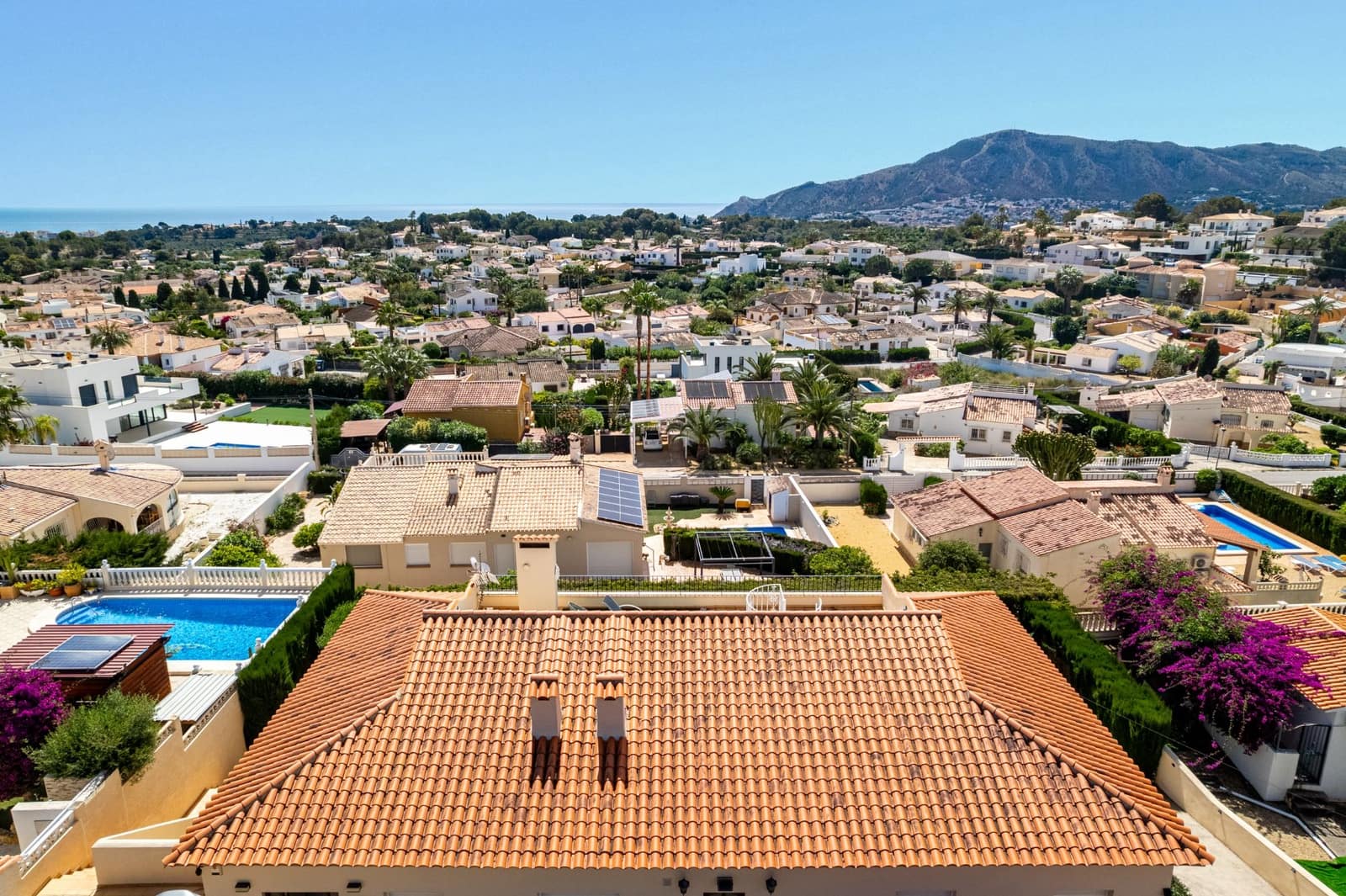 Chalet de 6 habitaciones en Alfaz del Pi / L'Alfàs del Pi en venta con piscina garaje - 725.000 € (Ref: 9328425)