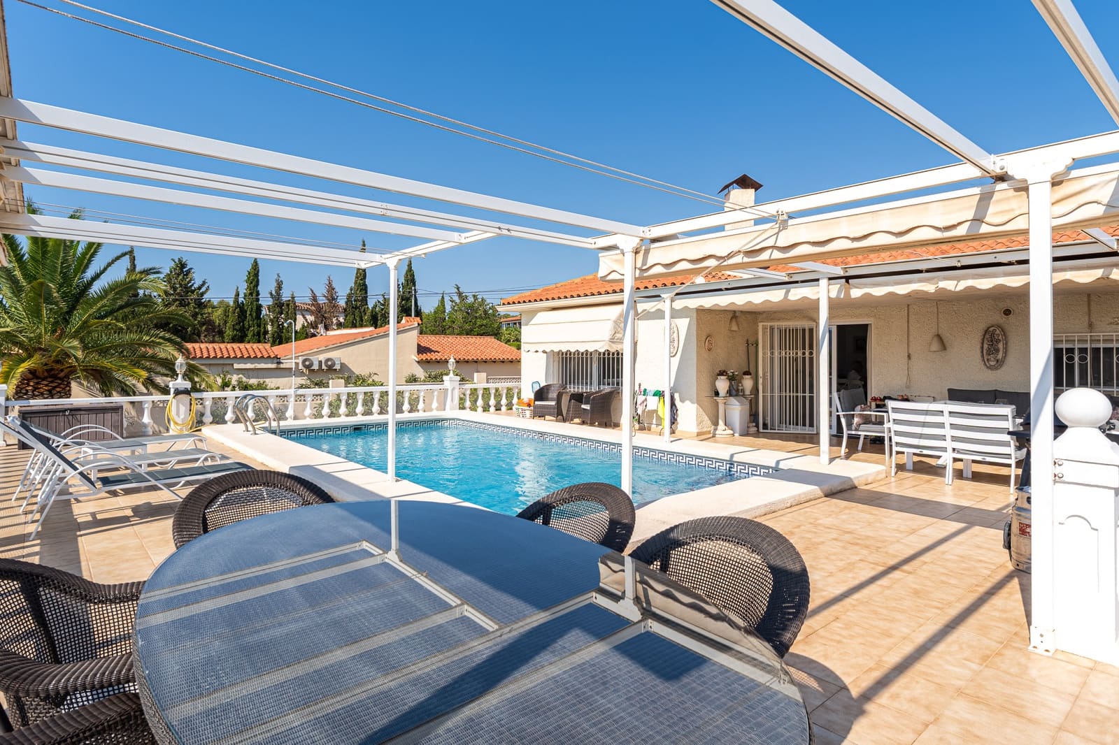 4 Zimmer Villa zu verkaufen in Alfaz del Pi / L'Alfas del Pi mit Pool Garage - 495.000 € (Ref: 9328428)