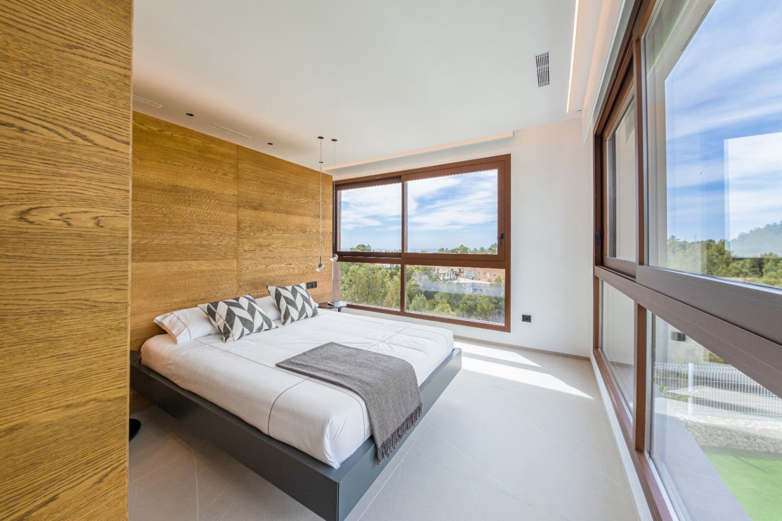 4 bedroom Villa for sale in Benidorm with pool garage - € 2,825,000 (Ref: 9328433)