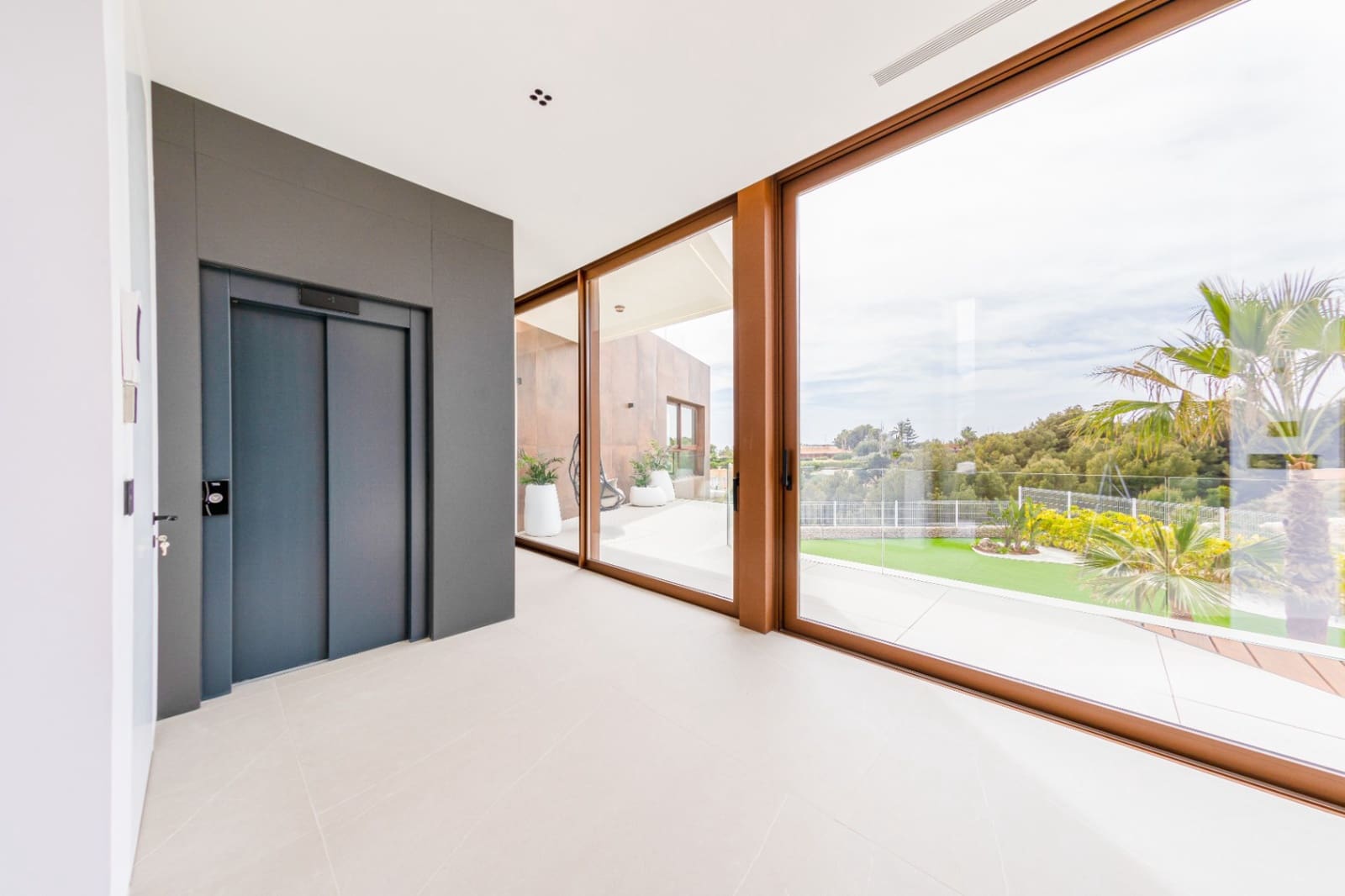 4 bedroom Villa for sale in Benidorm with pool garage - € 2,825,000 (Ref: 9328433)