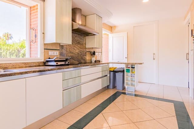 7 slaapkamer Villa te koop in Benidorm met zwembad garage - € 1.595.000 (Ref: 9328434)