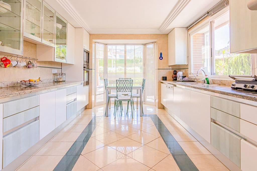 7 slaapkamer Villa te koop in Benidorm met zwembad garage - € 1.595.000 (Ref: 9328434)