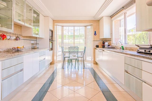 7 slaapkamer Villa te koop in Benidorm met zwembad garage - € 1.595.000 (Ref: 9328434)