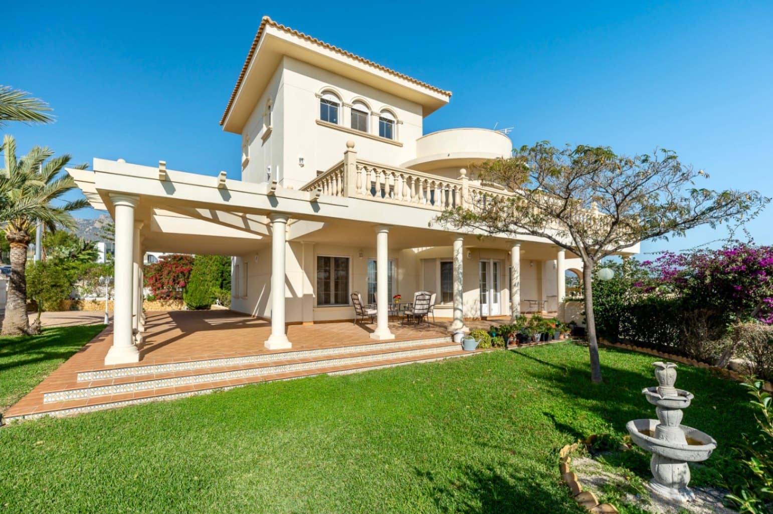 7 bedroom Villa for sale in Benidorm with pool garage - € 1,635,000 (Ref: 9328435)