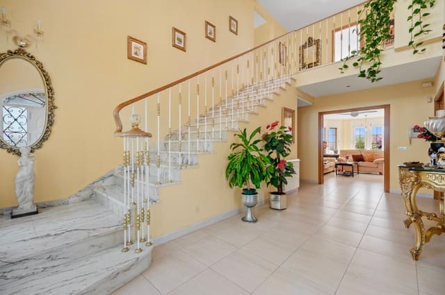 7 bedroom Villa for sale in Benidorm with pool garage - € 1,635,000 (Ref: 9328435)