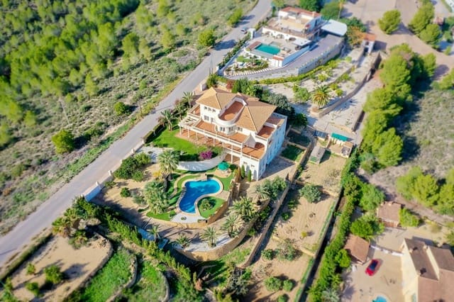 7 bedroom Villa for sale in Benidorm with pool garage - € 1,635,000 (Ref: 9328435)