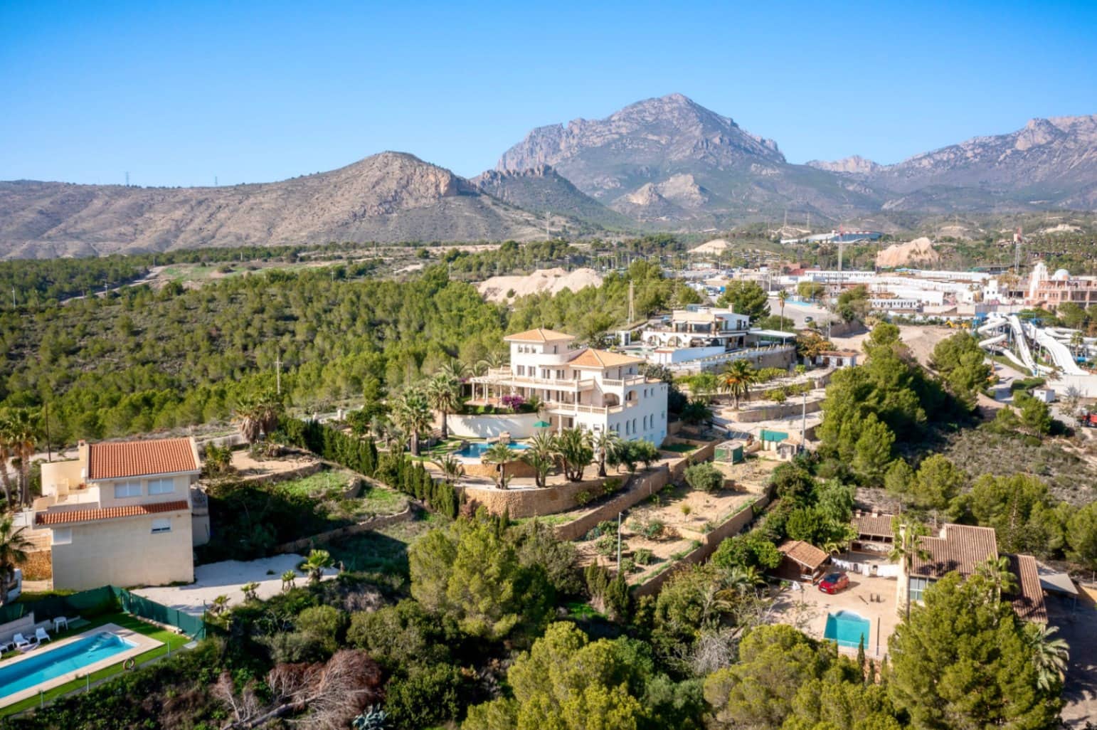 7 bedroom Villa for sale in Benidorm with pool garage - € 1,635,000 (Ref: 9328435)