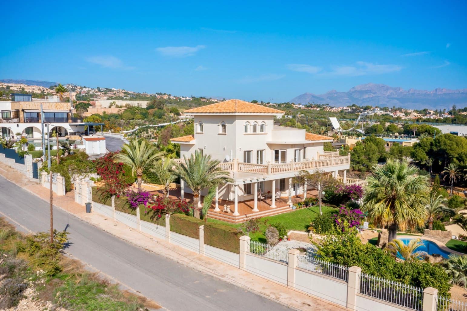 7 bedroom Villa for sale in Benidorm with pool garage - € 1,635,000 (Ref: 9328435)