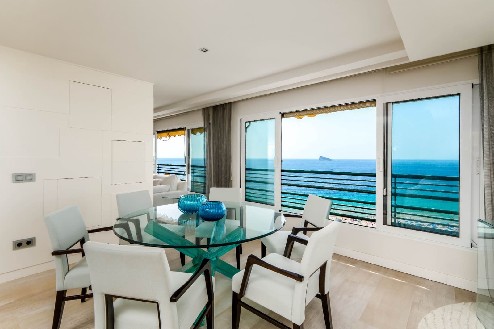 2 sypialnia Apartament na sprzedaż w Benidorm z basenem garażem - 1 490 000 € (Ref: 9328438)