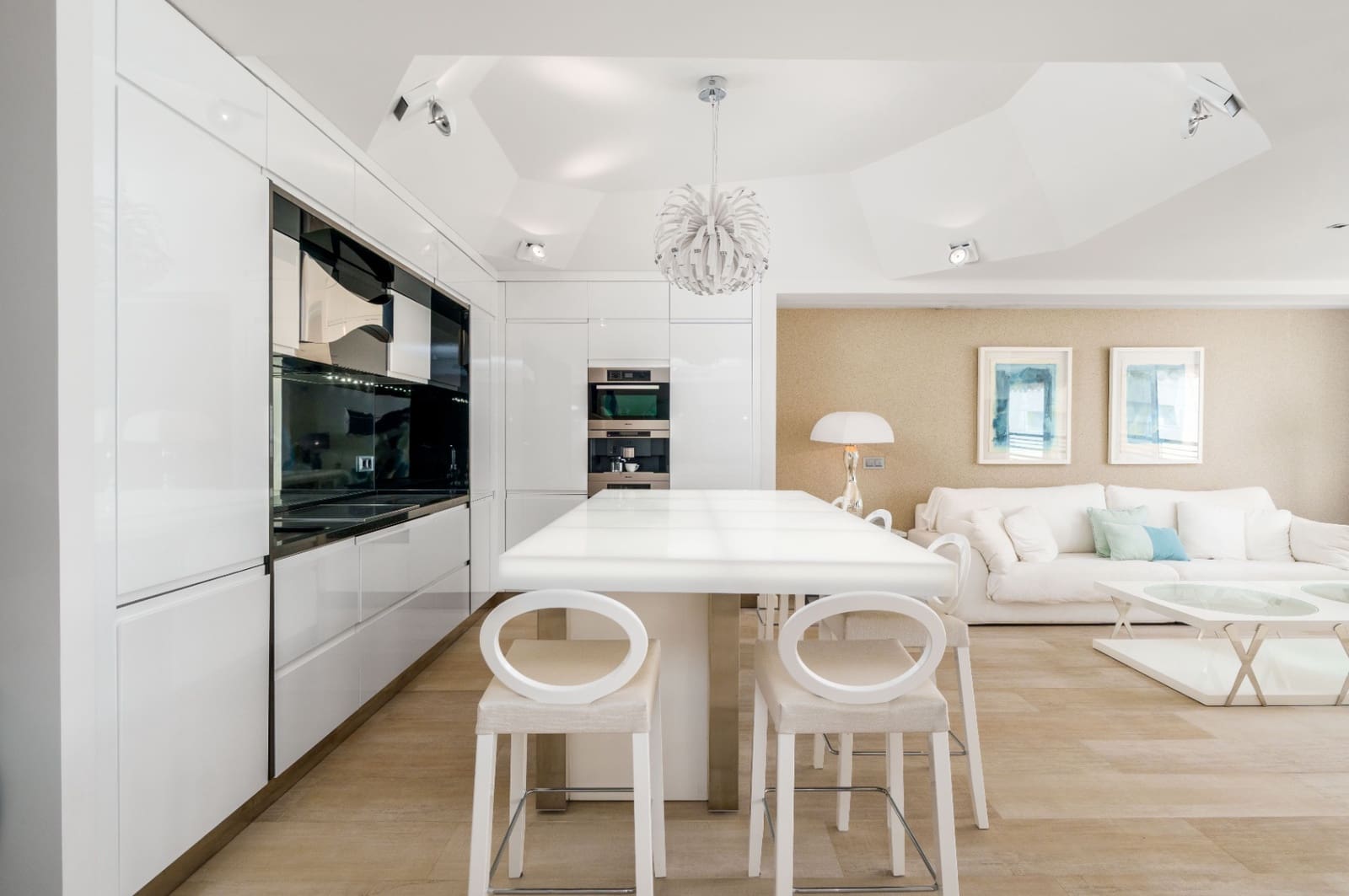 2 sypialnia Apartament na sprzedaż w Benidorm z basenem garażem - 1 490 000 € (Ref: 9328438)