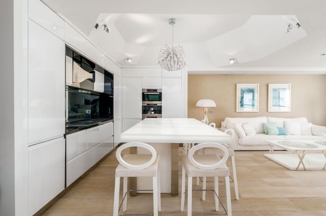 2 sypialnia Apartament na sprzedaż w Benidorm z basenem garażem - 1 490 000 € (Ref: 9328438)