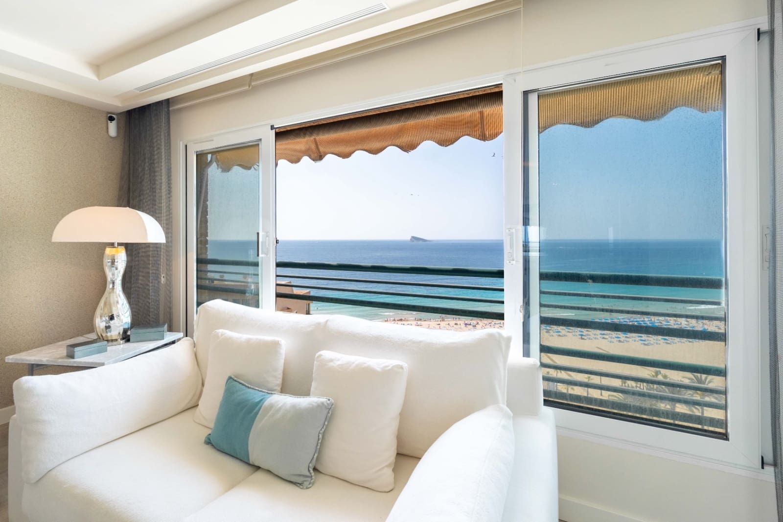 2 sypialnia Apartament na sprzedaż w Benidorm z basenem garażem - 1 490 000 € (Ref: 9328438)