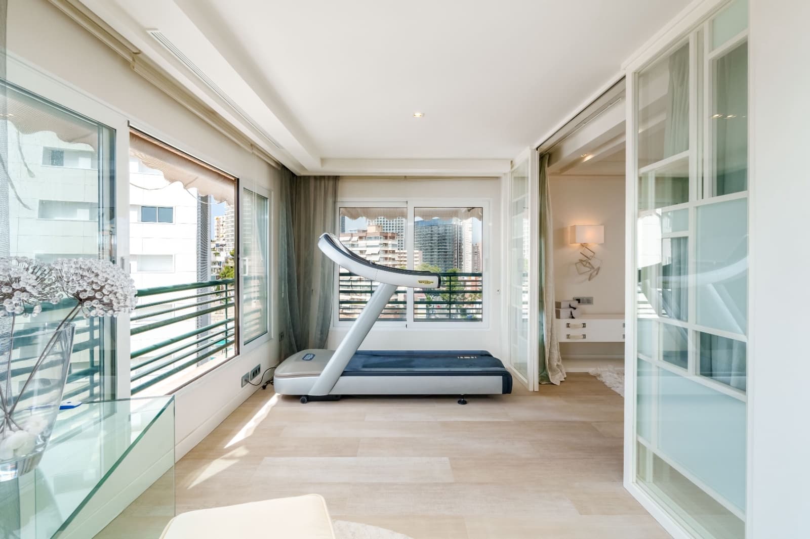 2 sypialnia Apartament na sprzedaż w Benidorm z basenem garażem - 1 490 000 € (Ref: 9328438)