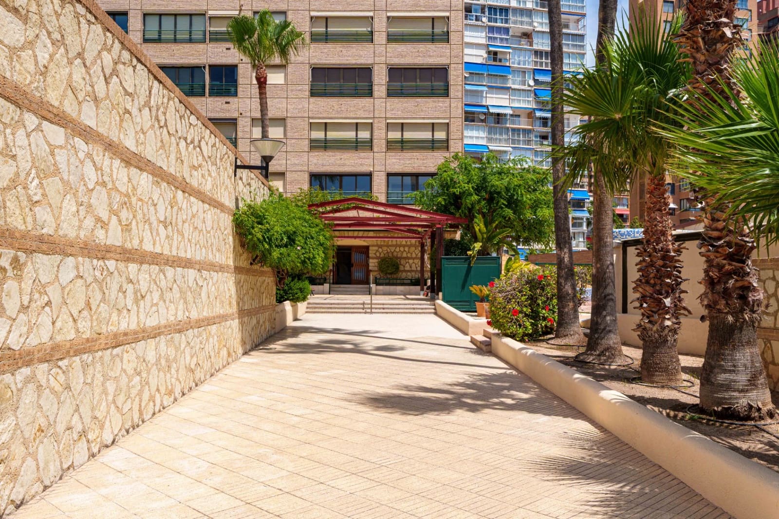 2 sypialnia Apartament na sprzedaż w Benidorm z basenem garażem - 1 490 000 € (Ref: 9328438)