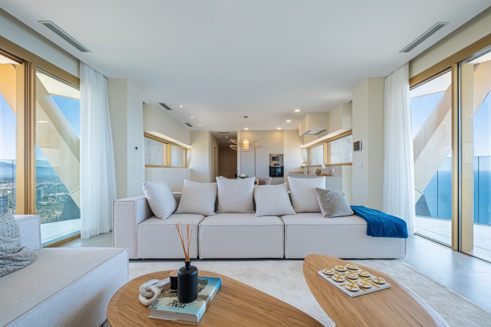 2 bedroom Apartment for sale in Benidorm with pool - € 1,250,000 (Ref: 9328439)