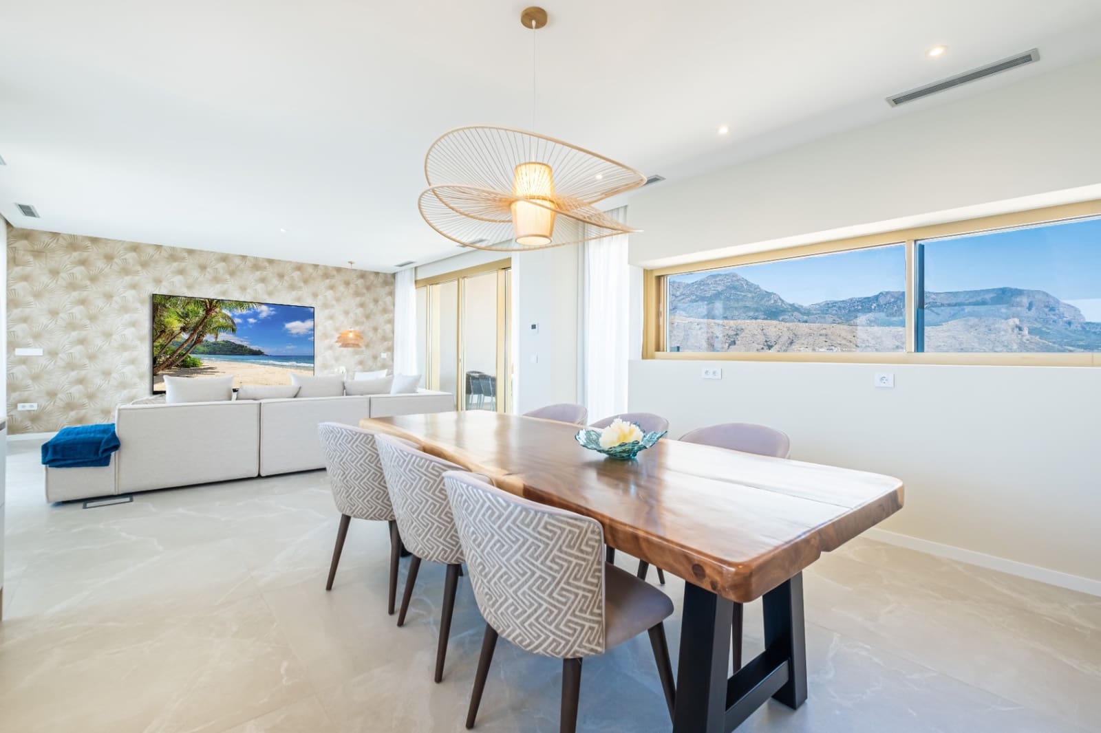 2 bedroom Apartment for sale in Benidorm with pool - € 1,250,000 (Ref: 9328439)