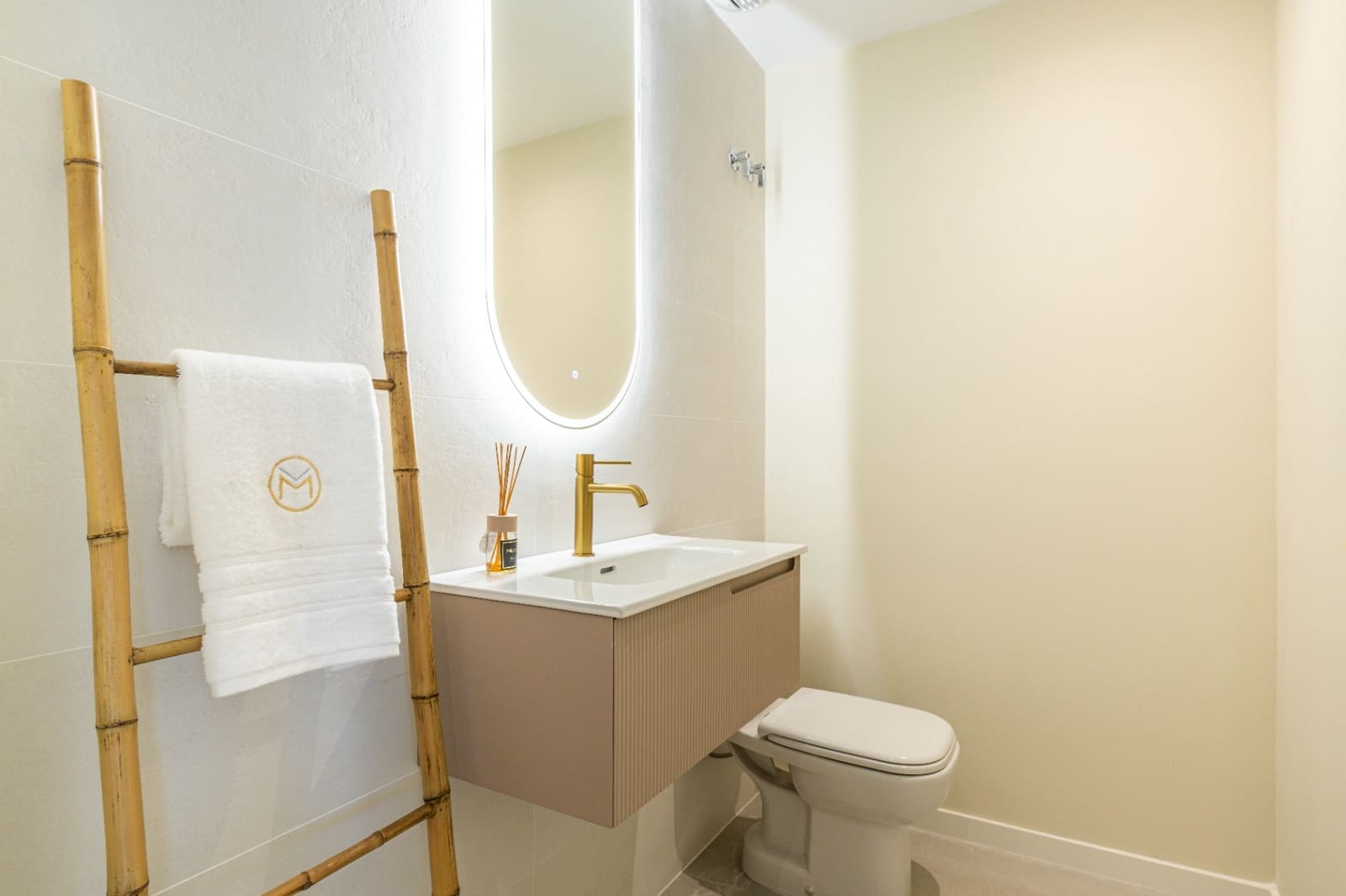 2 bedroom Apartment for sale in Benidorm with pool - € 1,250,000 (Ref: 9328439)