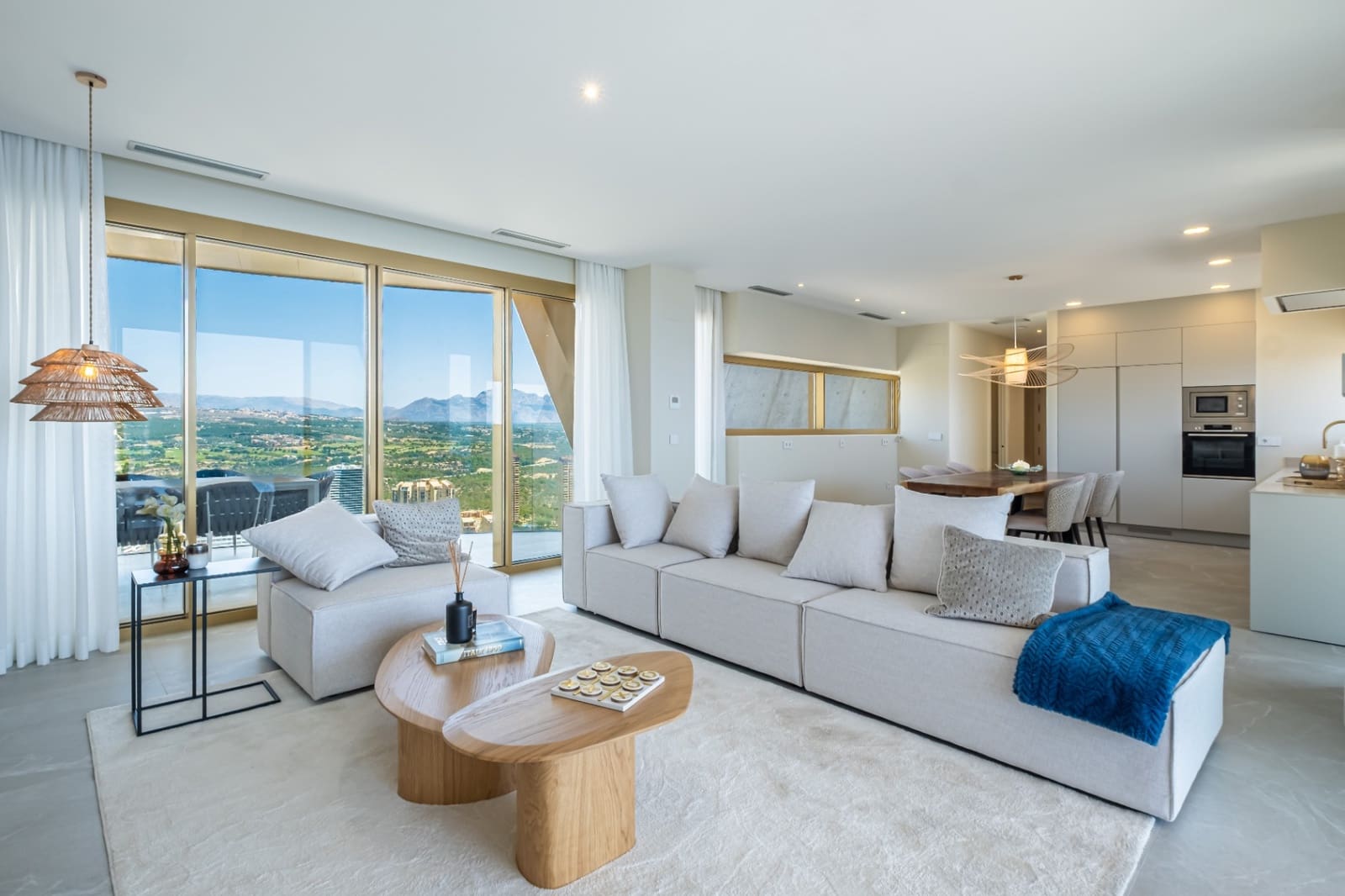 2 bedroom Apartment for sale in Benidorm with pool - € 1,250,000 (Ref: 9328439)