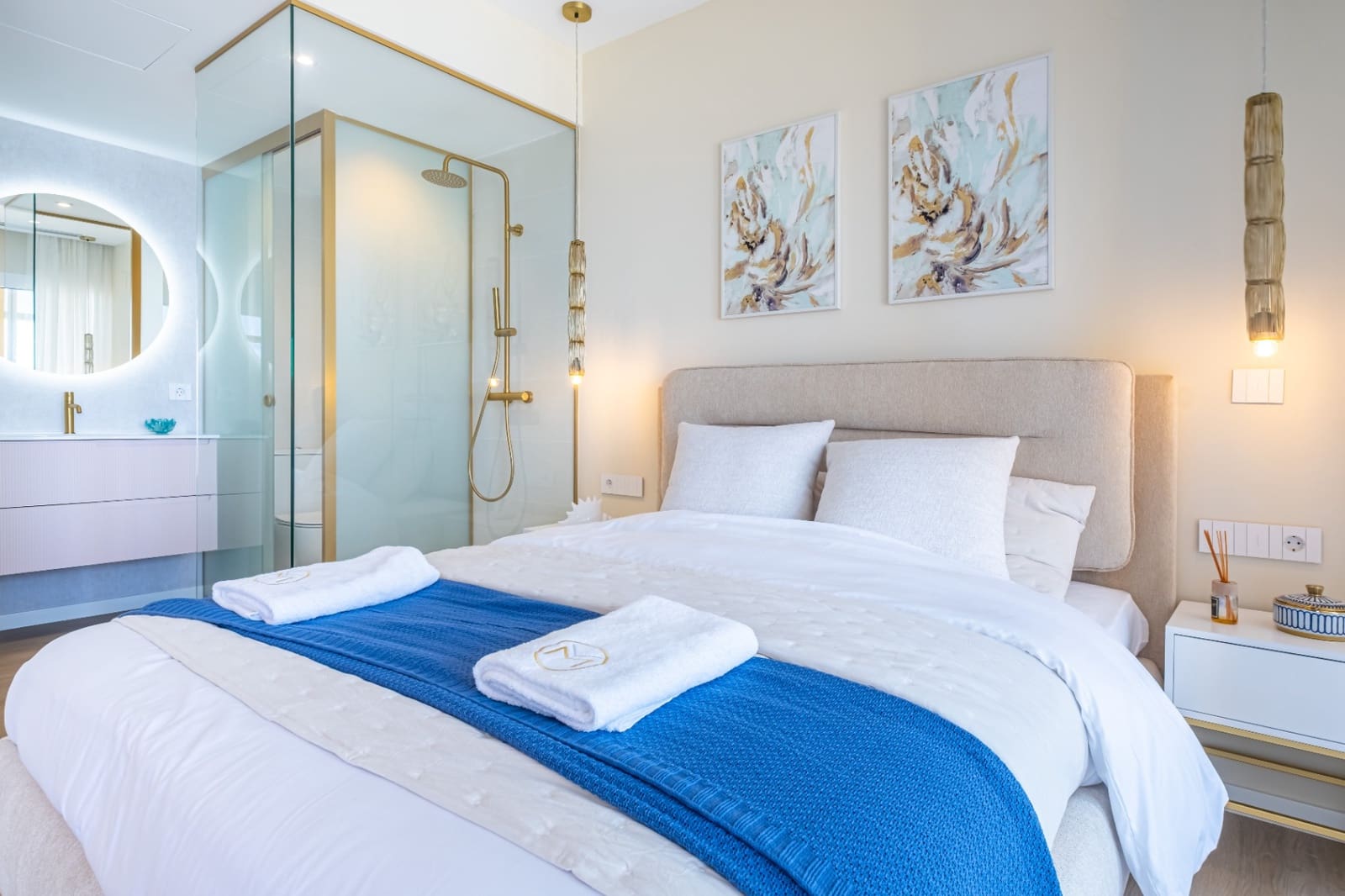 2 bedroom Apartment for sale in Benidorm with pool - € 1,250,000 (Ref: 9328439)