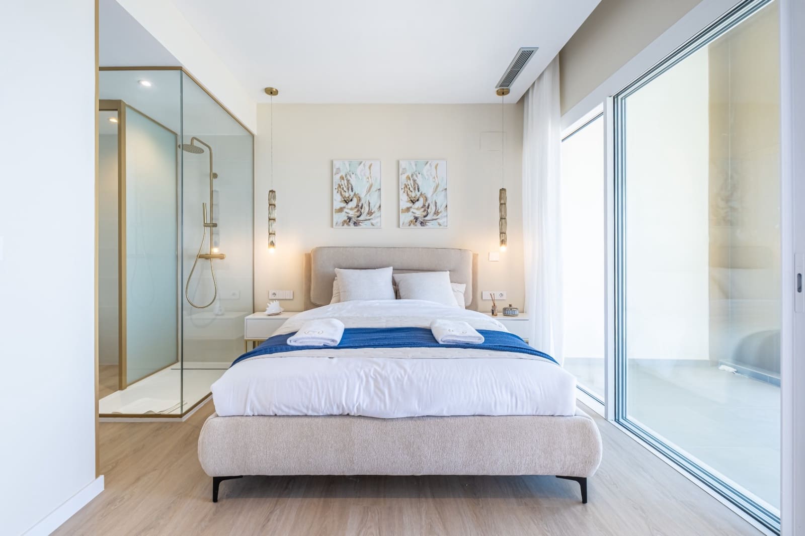 2 bedroom Apartment for sale in Benidorm with pool - € 1,250,000 (Ref: 9328439)