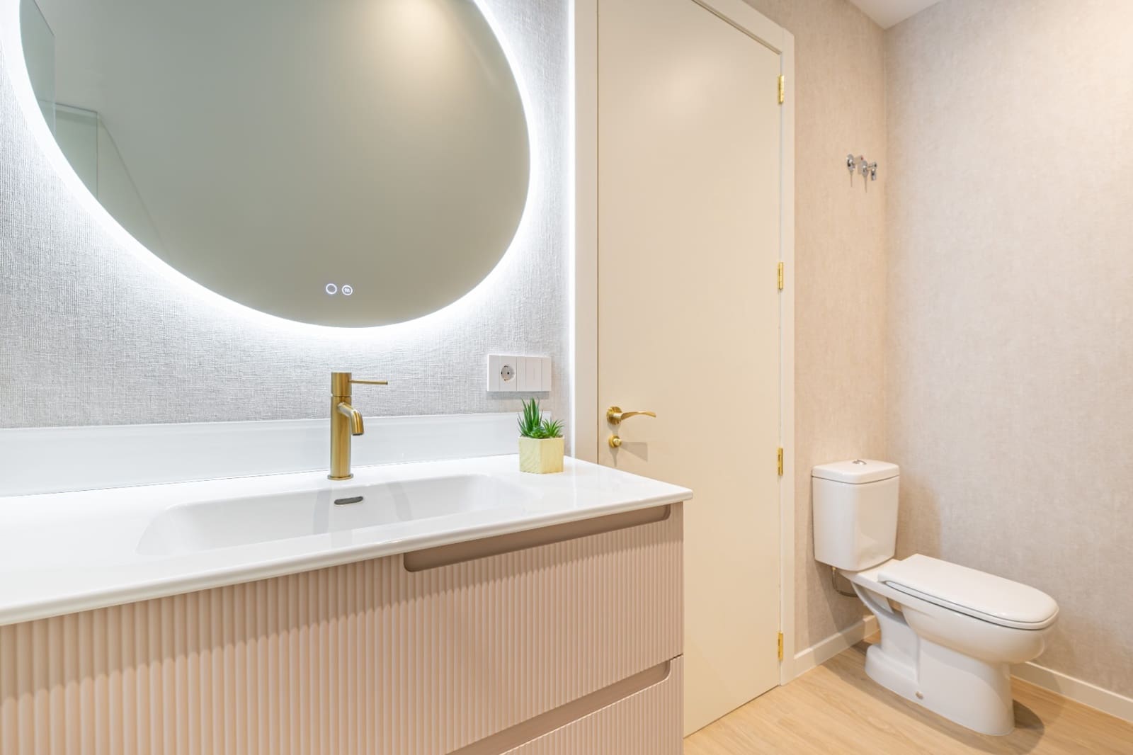 2 bedroom Apartment for sale in Benidorm with pool - € 1,250,000 (Ref: 9328439)