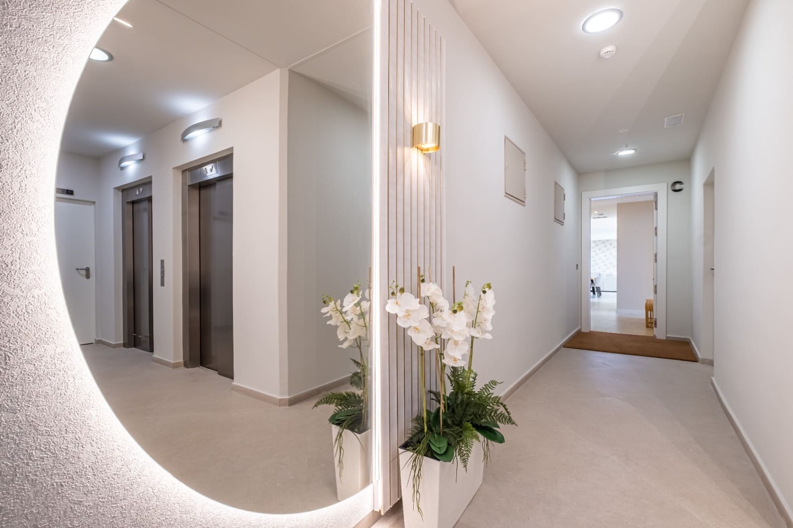 2 bedroom Apartment for sale in Benidorm with pool - € 1,250,000 (Ref: 9328439)