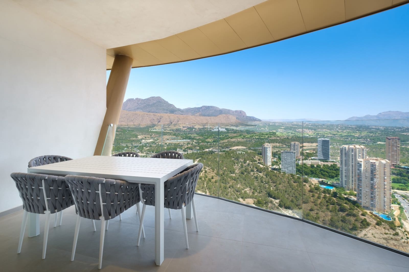 2 bedroom Apartment for sale in Benidorm with pool - € 1,250,000 (Ref: 9328439)