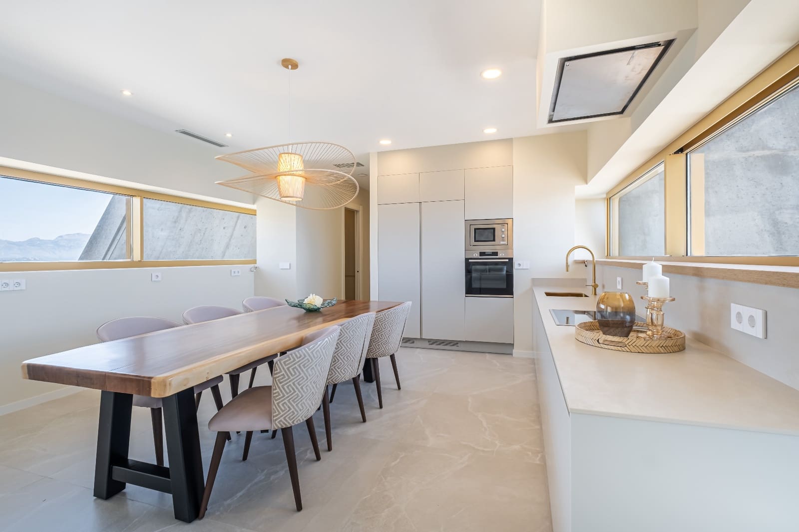 2 bedroom Apartment for sale in Benidorm with pool - € 1,250,000 (Ref: 9328439)