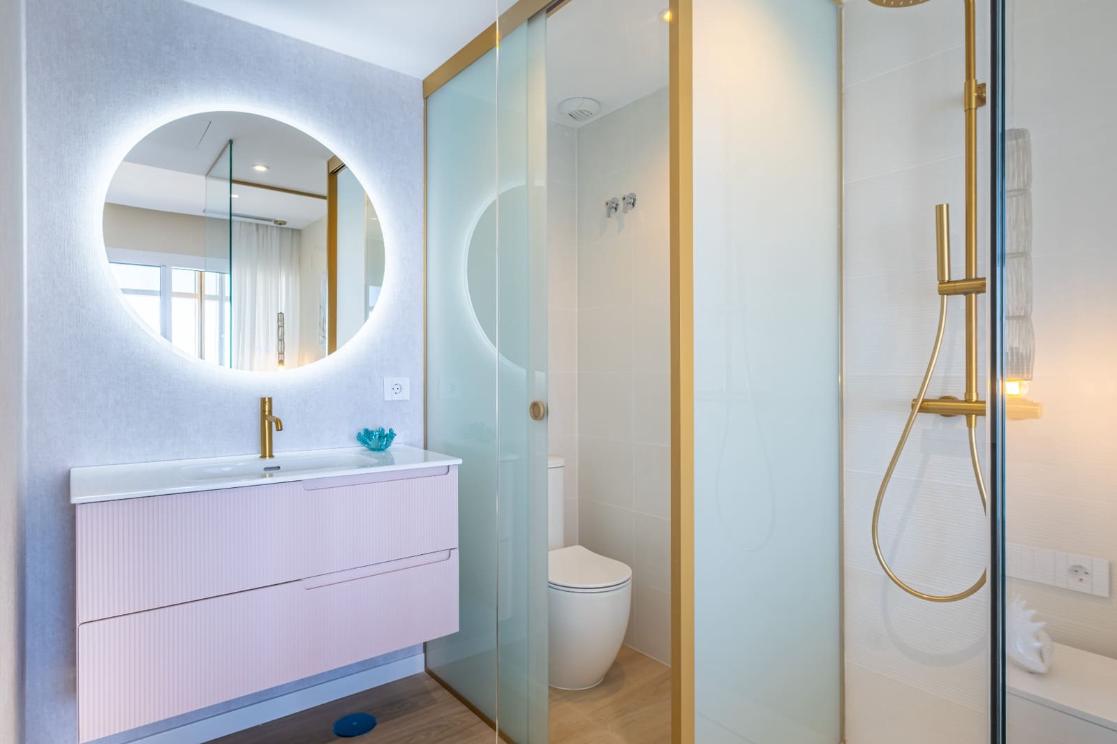 2 bedroom Apartment for sale in Benidorm with pool - € 1,250,000 (Ref: 9328439)