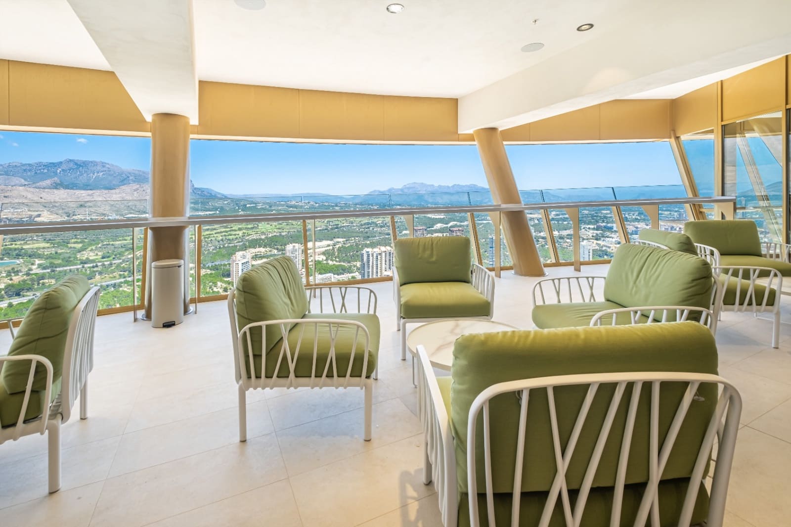 2 bedroom Apartment for sale in Benidorm with pool - € 1,250,000 (Ref: 9328439)