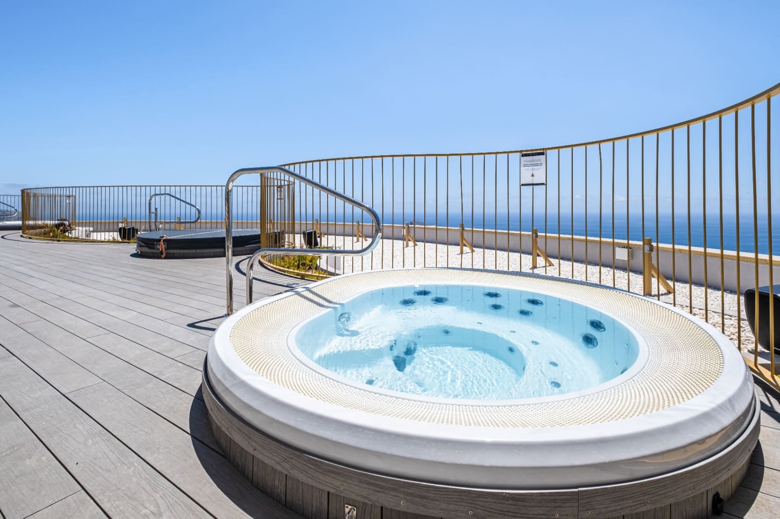 2 bedroom Apartment for sale in Benidorm with pool - € 1,250,000 (Ref: 9328439)