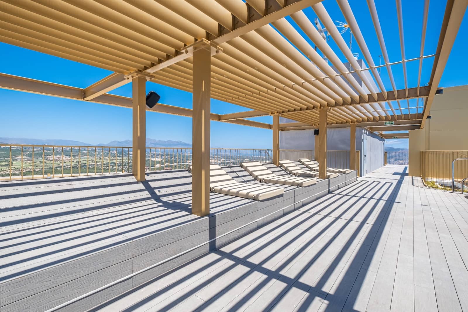 2 bedroom Apartment for sale in Benidorm with pool - € 1,250,000 (Ref: 9328439)