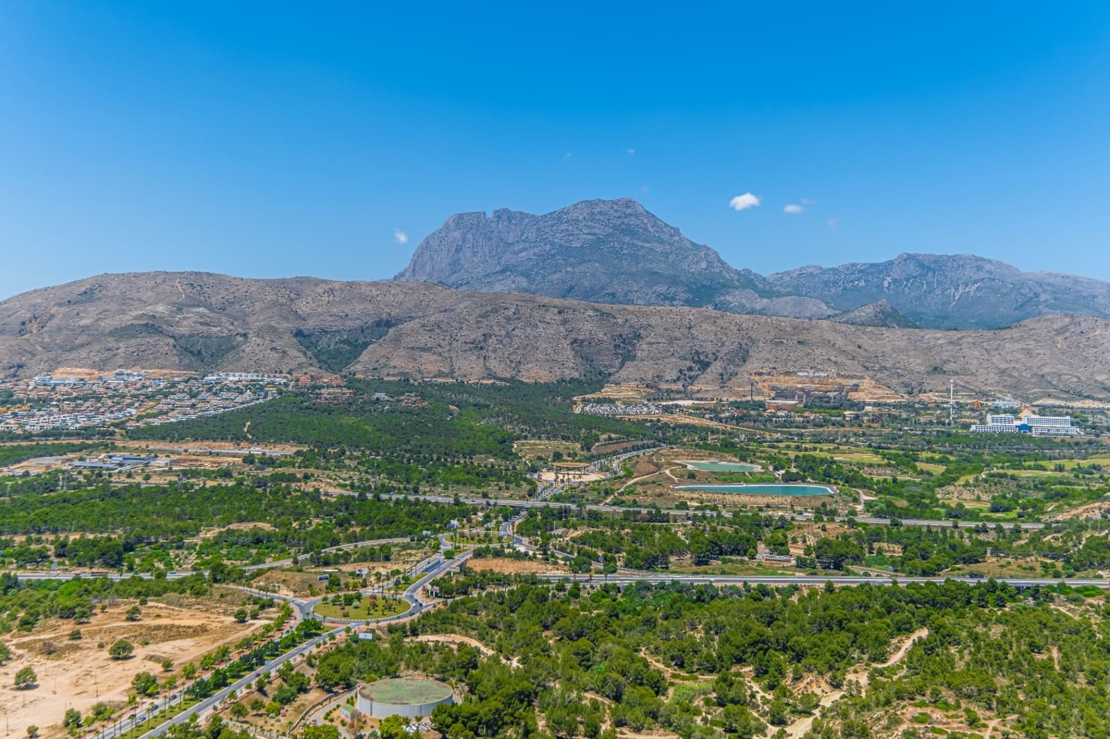 2 bedroom Apartment for sale in Benidorm with pool - € 1,250,000 (Ref: 9328439)