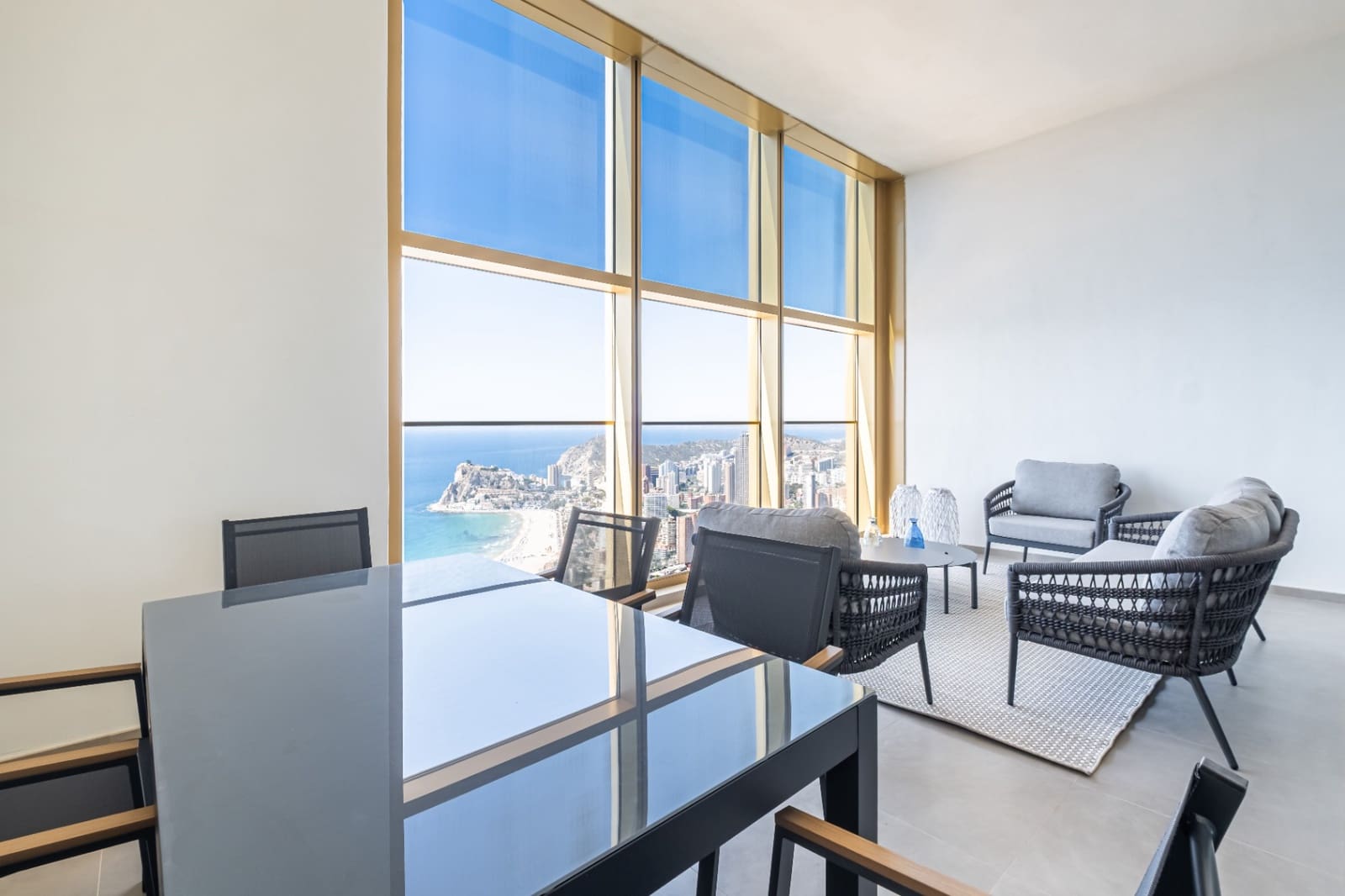 3 bedroom Apartment for sale in Benidorm with pool - € 1,095,000 (Ref: 9328440)