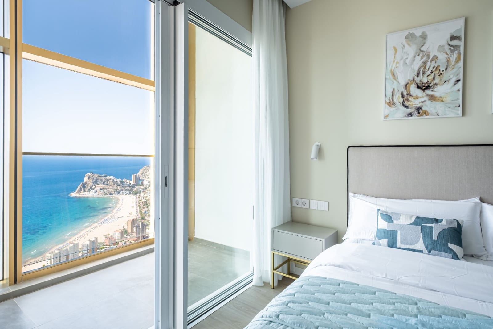 3 bedroom Apartment for sale in Benidorm with pool - € 1,095,000 (Ref: 9328440)