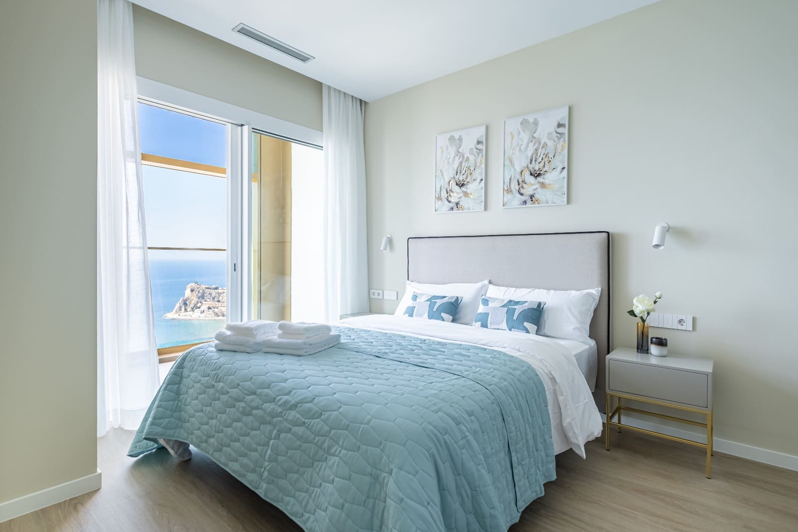 3 bedroom Apartment for sale in Benidorm with pool - € 1,095,000 (Ref: 9328440)