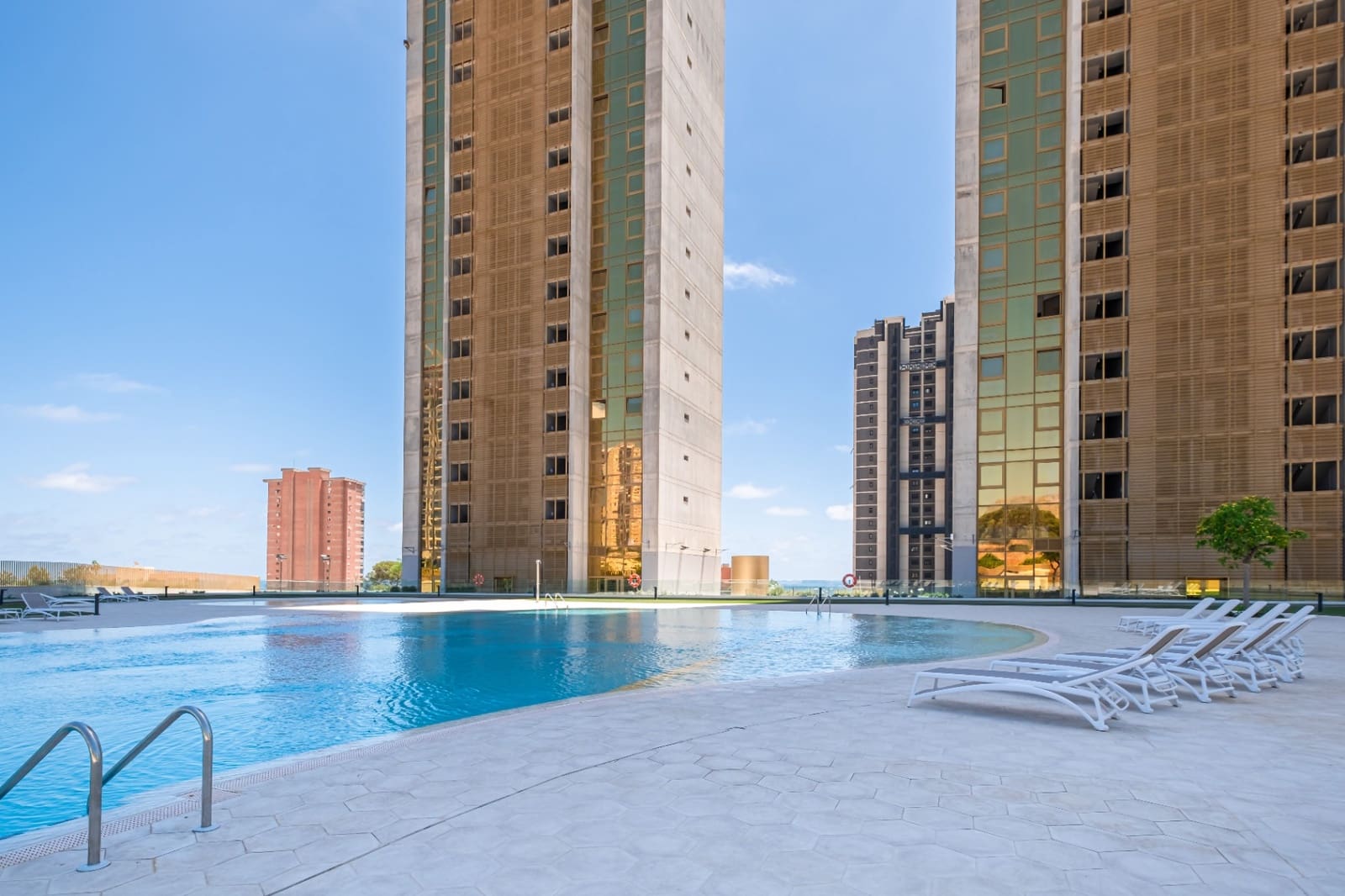 3 bedroom Apartment for sale in Benidorm with pool - € 1,095,000 (Ref: 9328440)
